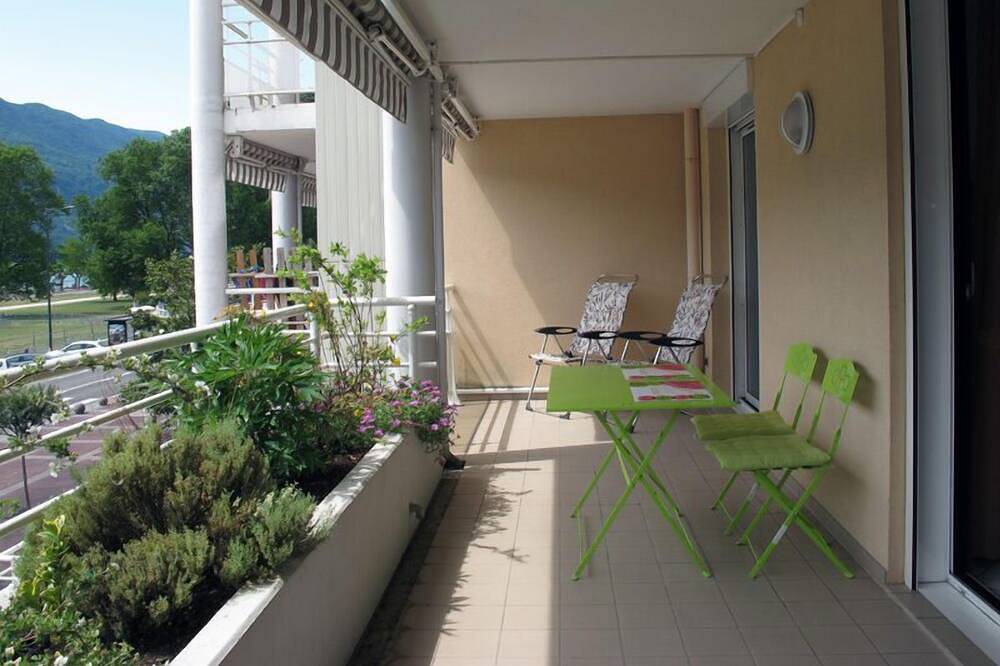 Appartement entier, Appartement 2 pièces 58m2 classé 4 étoiles bord du lac face Dent du Chat. in Aix-les-Bains, Région de Chambéry