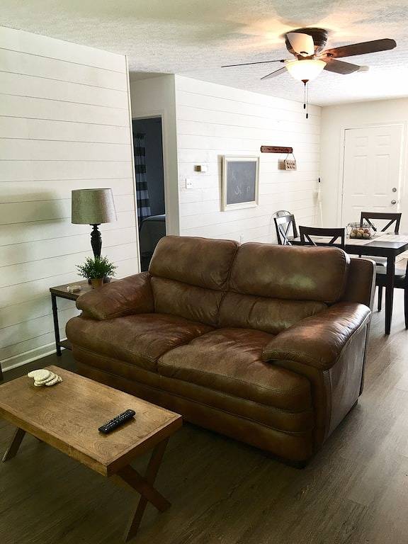 Log cabin for 6 people, with yard and terrace in Lake Cumberland