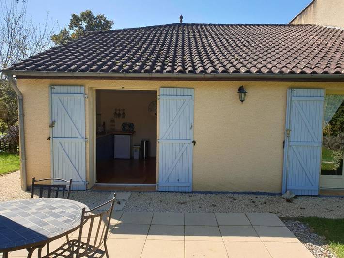 Location de vacances pour 4 personnes, avec jardin et vue ainsi que terrasse et piscine à Fumel - 4
