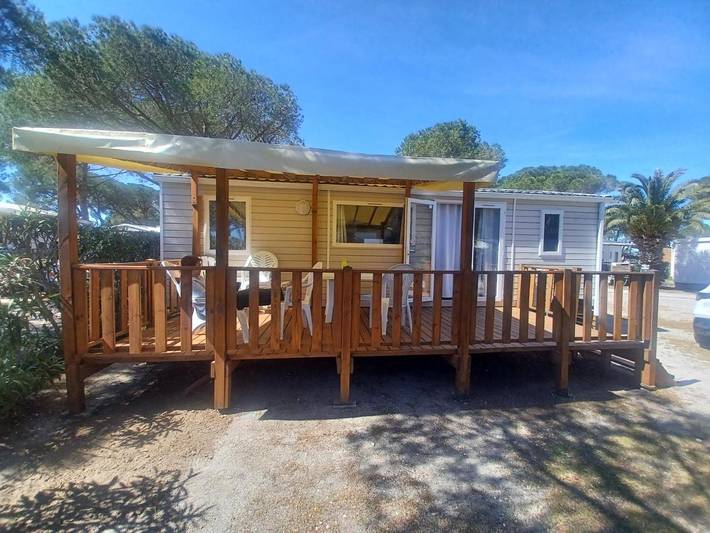 Camping pour 6 personnes, avec terrasse ainsi que piscine et vue sur le lac, adapté aux familles à Le Barcarès