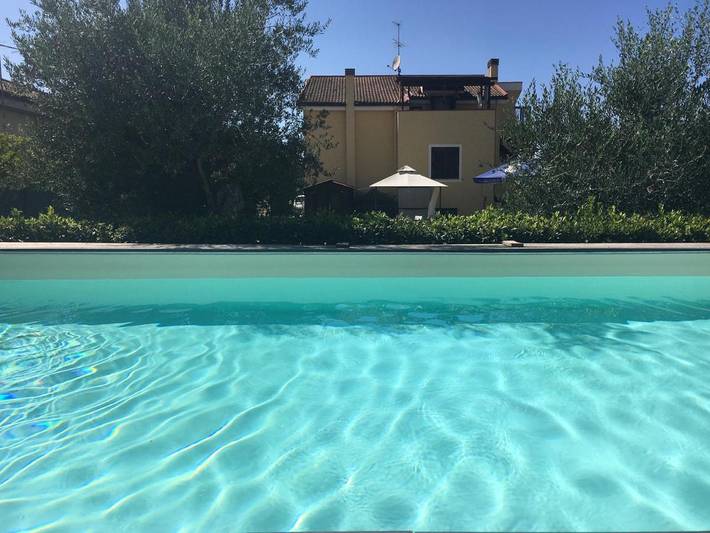 Appartement de vacances pour 4 personnes, avec jardin ainsi que piscine et vue
