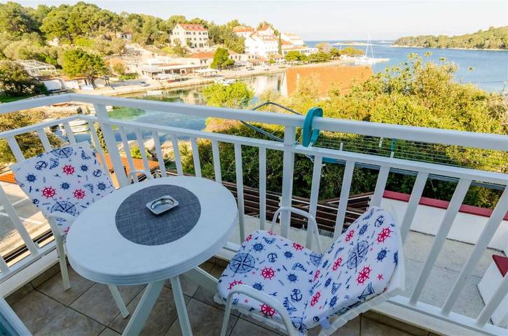 Ferienwohnung für 3 Personen, mit Balkon und Meerblick in Mljet