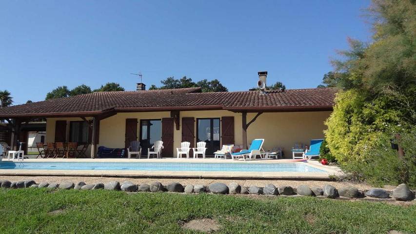 Maison de vacances pour 2 personnes, avec Terrasse ainsi que Jardin et Piscine