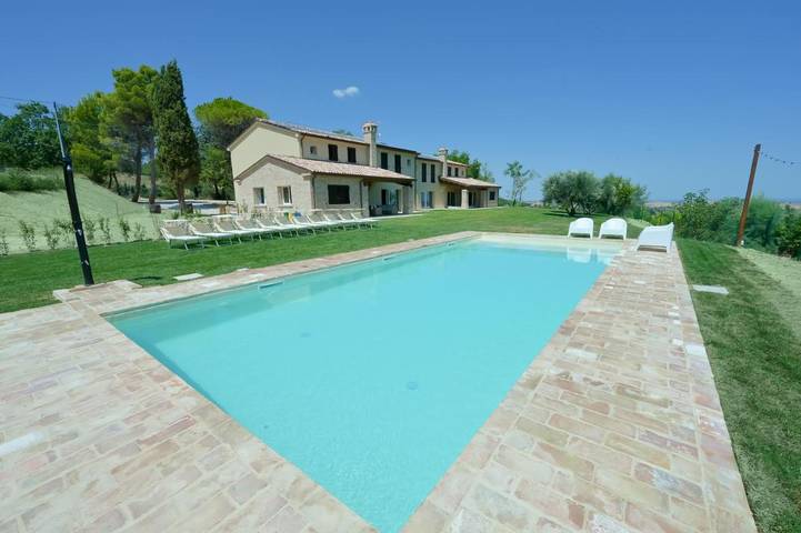 Location de vacances pour 18 personnes, avec piscine ainsi que vue et jardin, animaux acceptés à Tavullia - 2