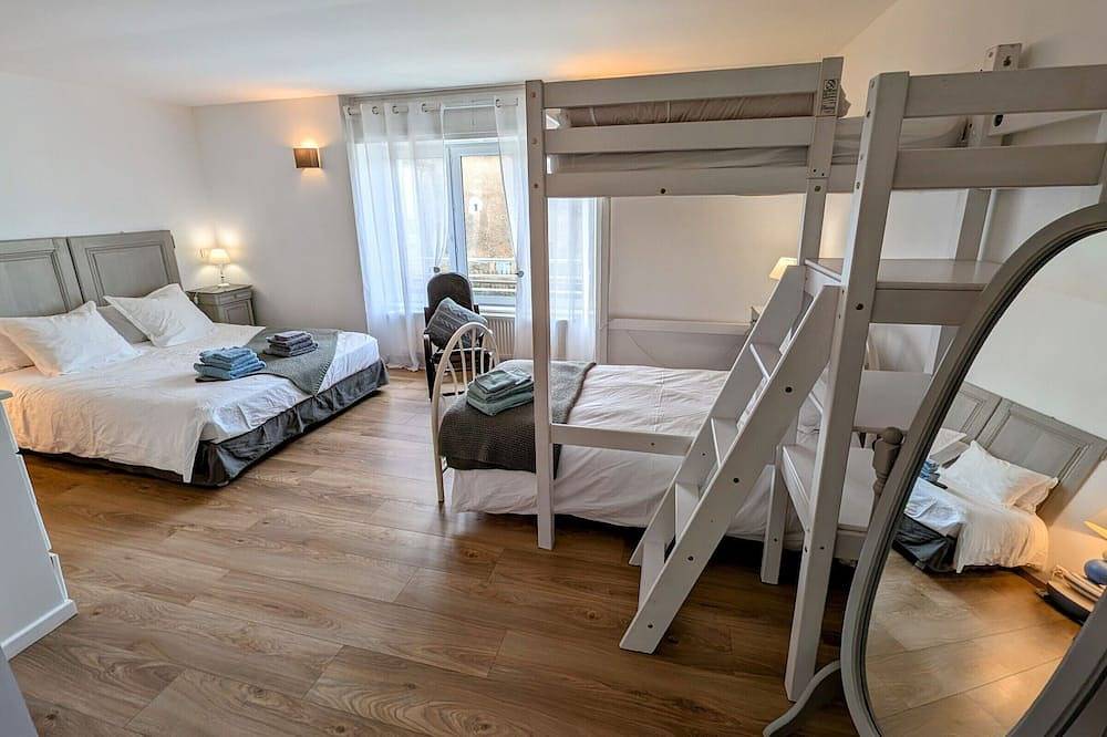 Gîte rénové Xviiième siècle, animaux acceptés, jardin clôturé in Semmadon, Haute-Saône