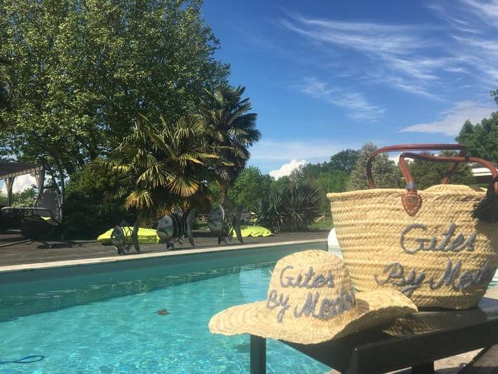 Location de vacances pour 2 personnes, avec Terrasse et Jacuzzi ainsi que Jardin et Piscine à Bégadan
