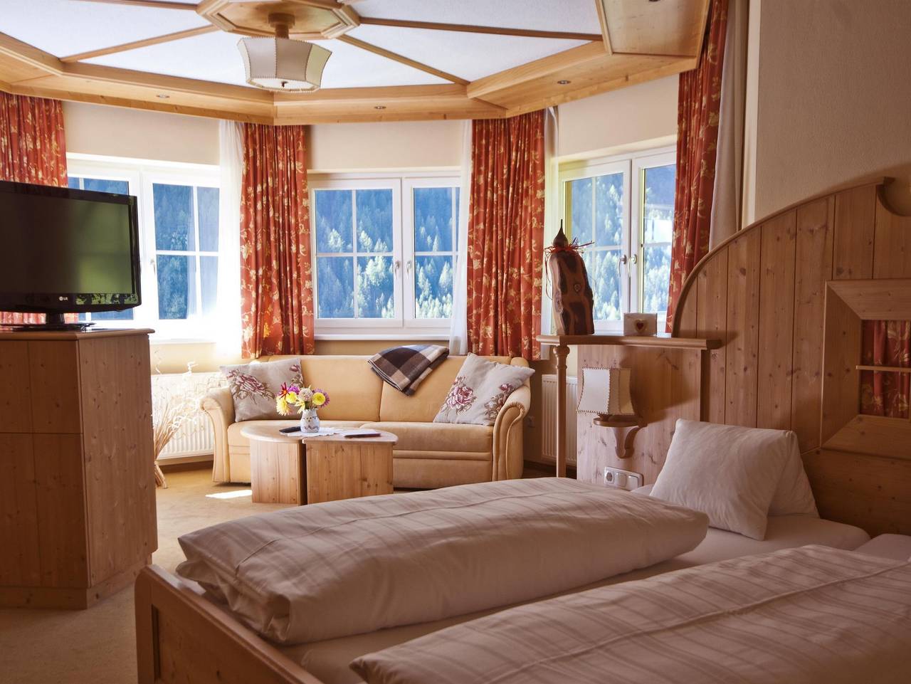 Panorama-Hotel Lärchenhof - Einbettzimmer / Frühstück in Heiligenblut, Bezirk Spittal an der Drau