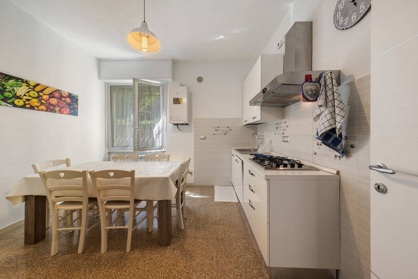 Appartamento intero, Appartamento '5 Posti Letto' con balcone e Wi-Fi in Moneglia, Riviera di Levante