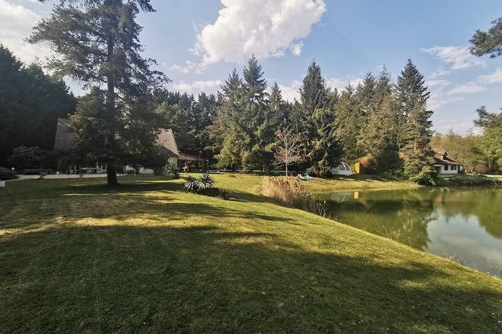 Location de vacances pour 14 personnes, avec terrasse et jardin à Chitenay