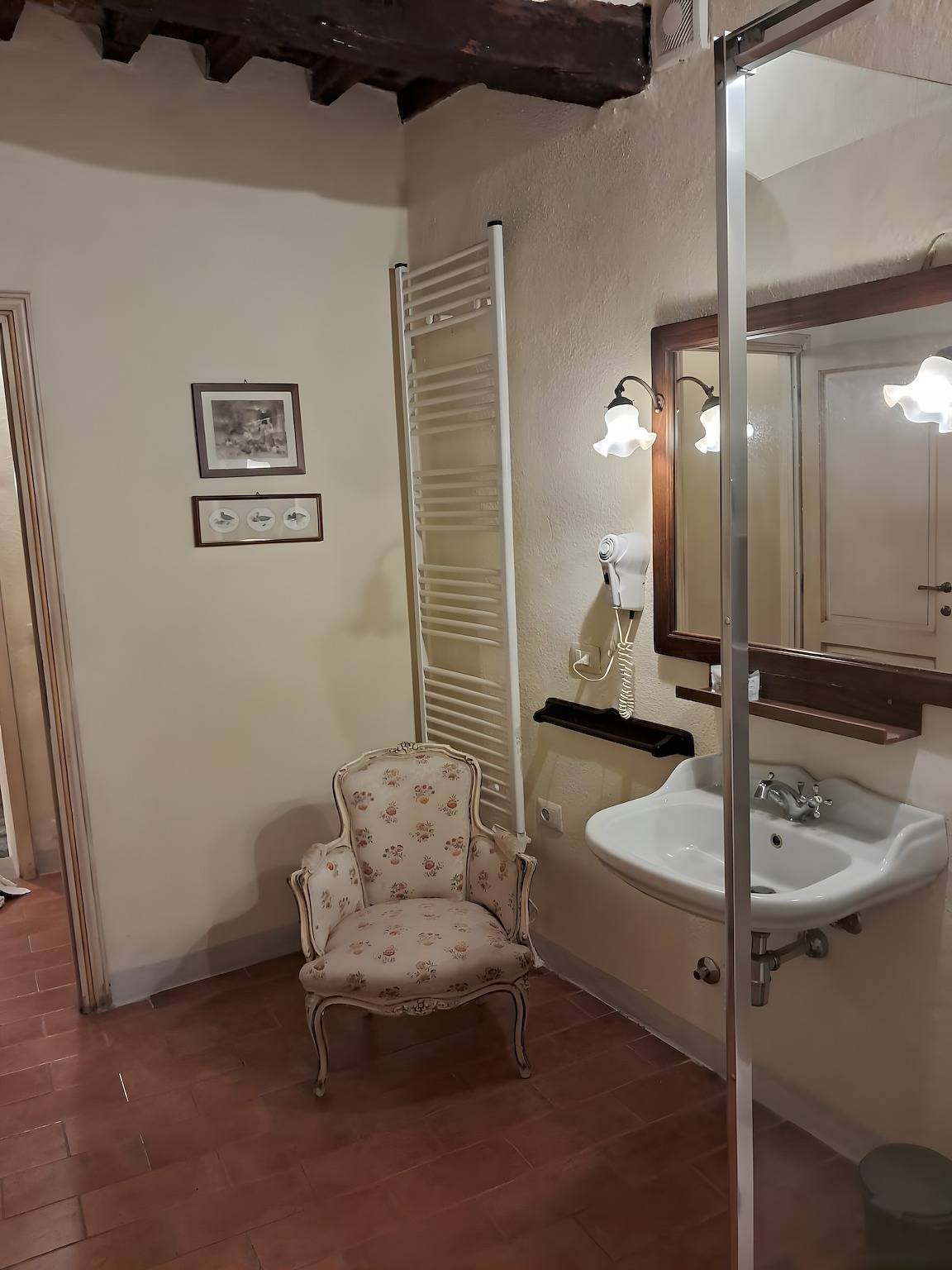 Locanda Di Montisi Room La Giostra among the hills of Montalcino in San Giovanni d'Asso, Montalcino