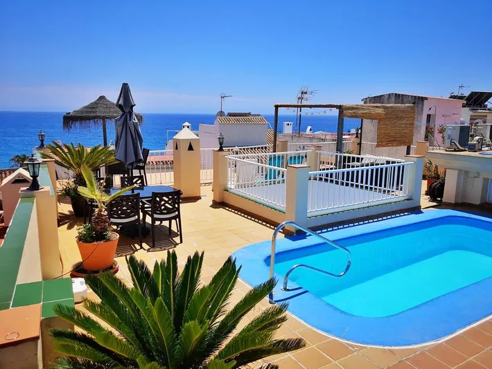 Apartamento de vacaciones para 2 personas, con vistas además de terraza y piscina - 1