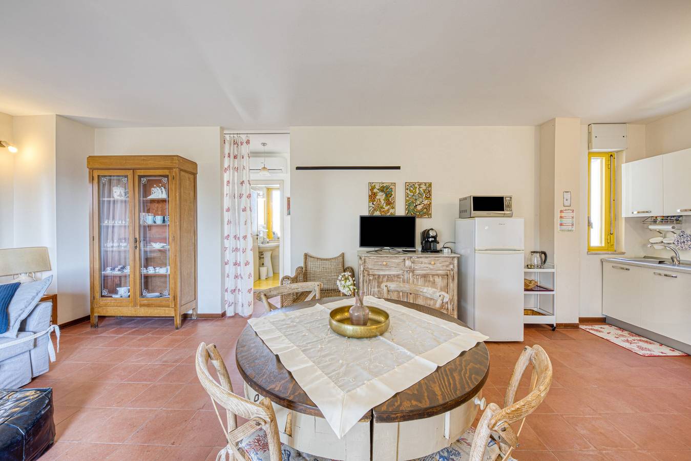 Appartement entier, Appartement "Bouganville" avec vue sur la mer, Wi-Fi et climatisation. in Leuca, Castrignano del Capo