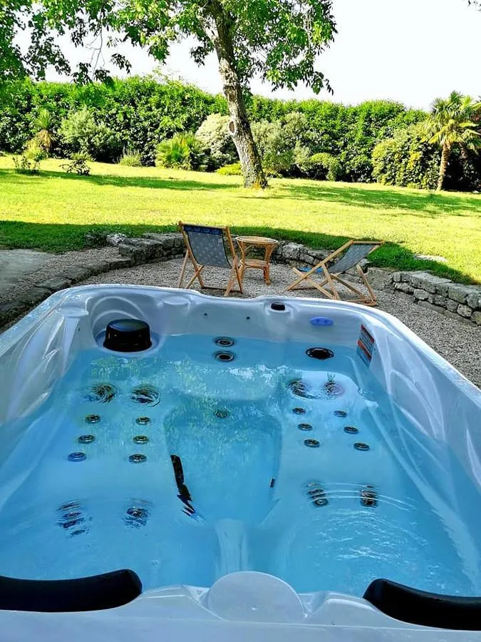 Ferienhaus für 3 Personen, mit Whirlpool und Garten sowie Terrasse - 1