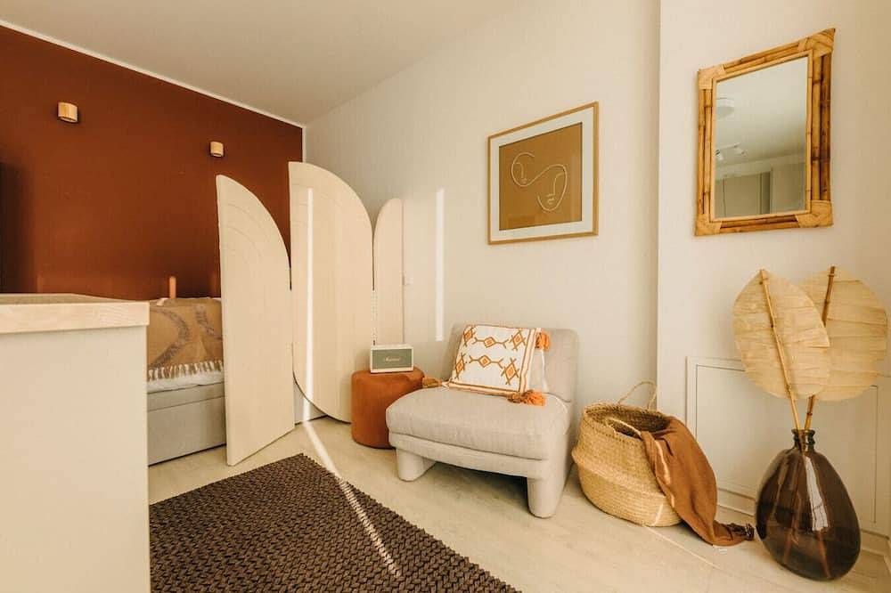 Entire apartment, Cozy Escape | Retro Charm | Bright Design in Düsseldorf-Friedrichstadt, Düsseldorf