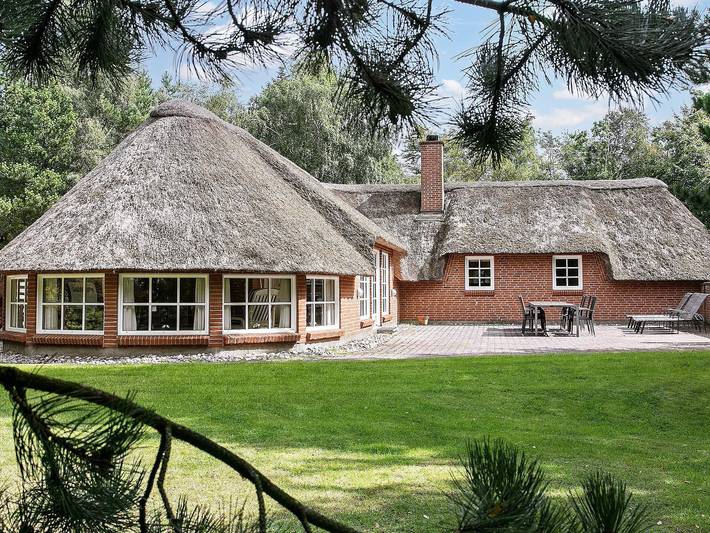 Ferienhaus für 12 Personen, mit Whirlpool und Terrasse sowie Pool und Sauna in Marielyst