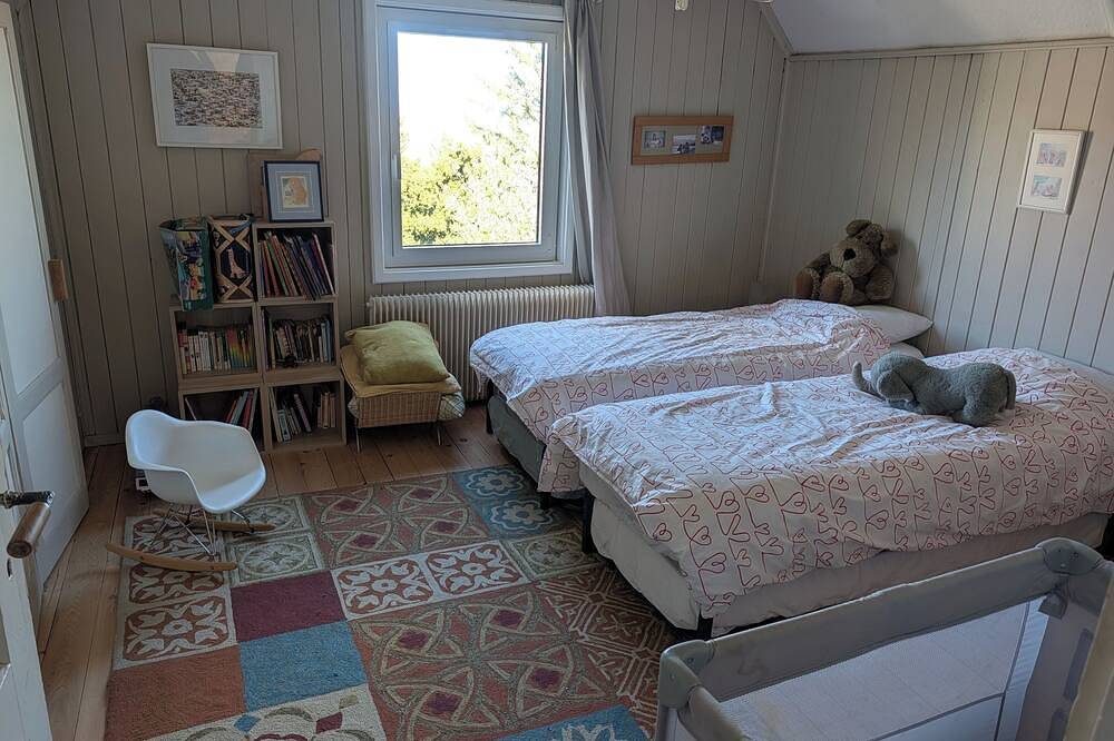 Wooden chalet with exceptional view of Lyon - 4 bedrooms - garden & swimming pool in Sainte-Foy-lès-Lyon, Lyon und Umgebung