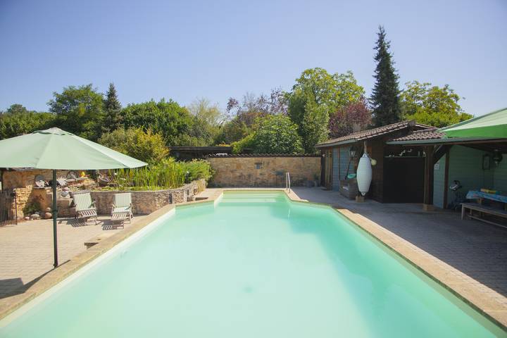 Gîte pour 3 personnes, avec Piscine à Sainte-Nathalène