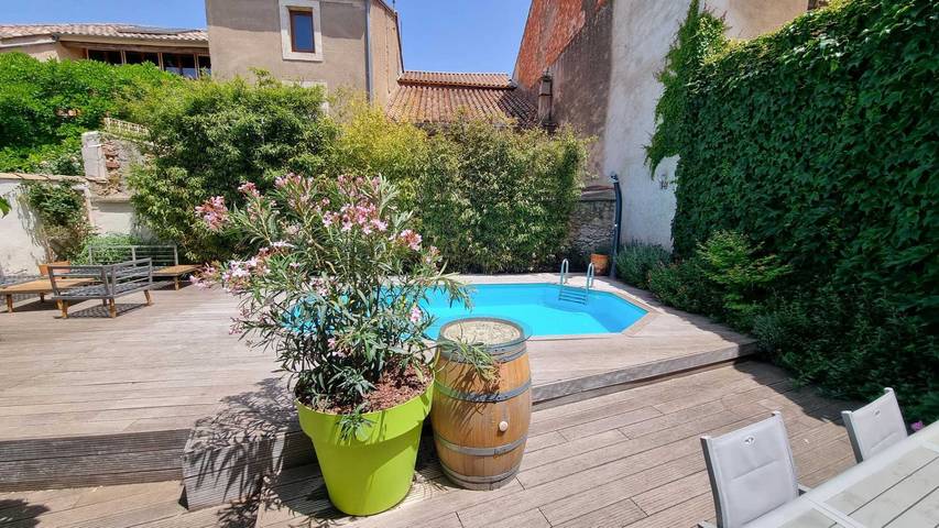 Gîte pour 13 personnes, avec terrasse et piscine