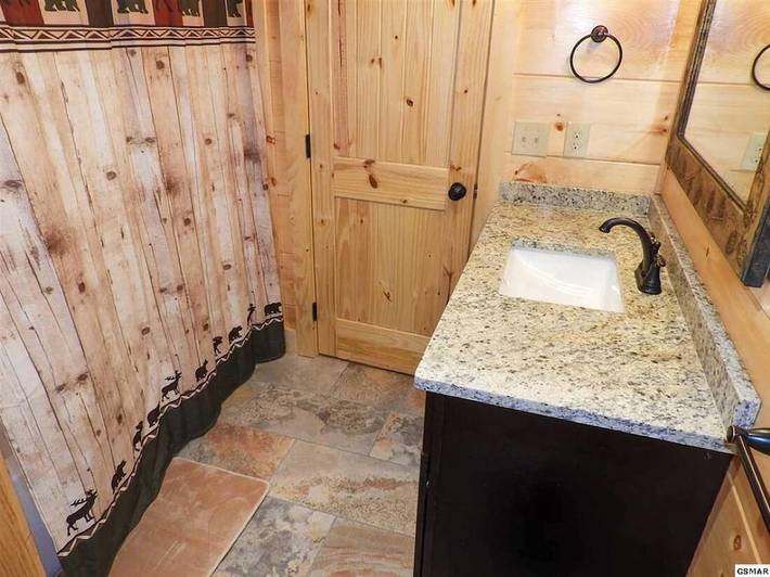 Vacation rental for 10 people, with hot tub and balcony in Gatlinburg