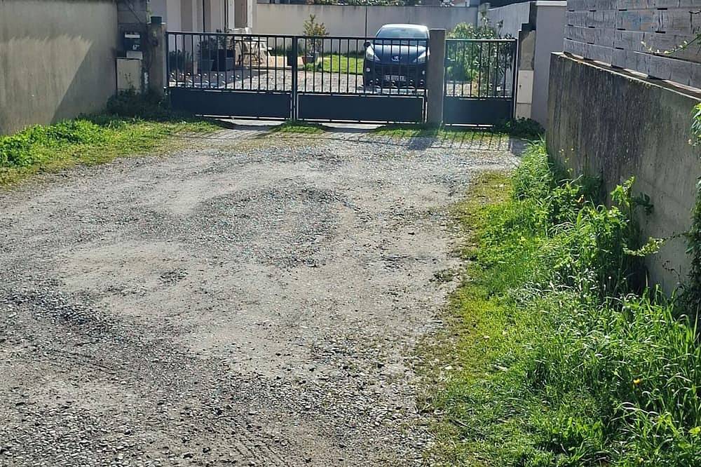 Appartement entier, Studio en rdc, parking privé, 5 min de l' autoroute et 200m du centre ville. in Bourg-lès-Valence, Région de Valence