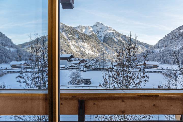 Hel lägenhet, Schneetalalm '19' with Mountain Views, Private Balcony and Wi-Fi in Nesselwängle, Außerfern