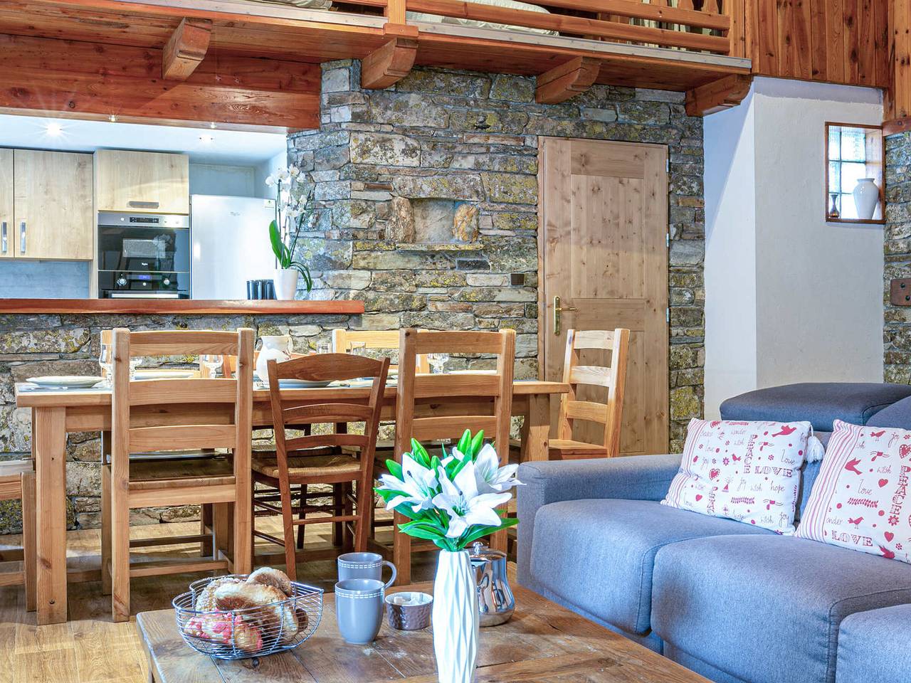 Geheel appartement, Mountain-Style Apartment in a Typical Chalet, Old Village Center, Ski-in/Ski-out Location in Val-d'Isère, Massif de la Vanoise