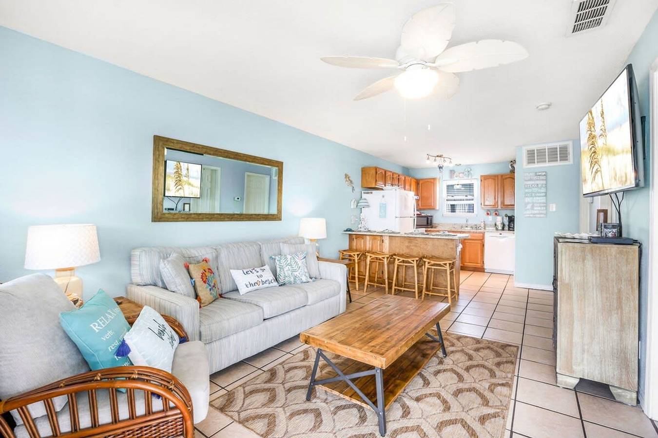 Entire apartment, Sunrise Village 215- 2Br 1Ba gulf front sleep 6 in Gulf Shores, Mobile Bay