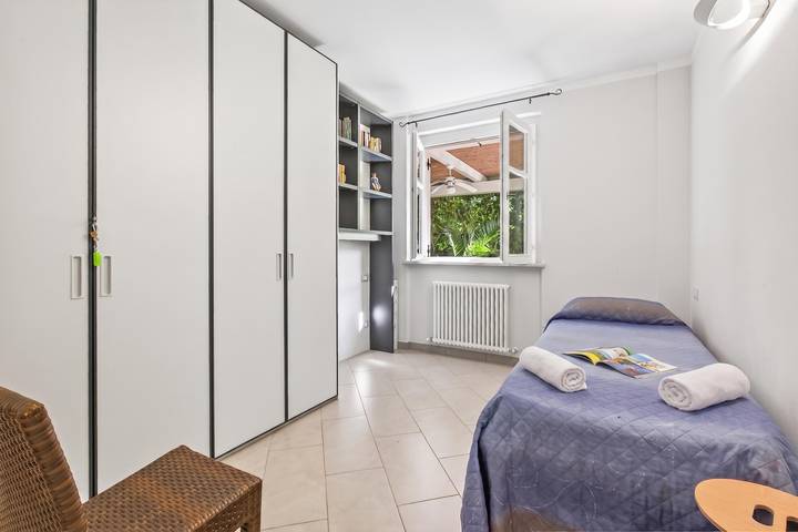 Ganze Wohnung, Maison Clélie with Garden - 200 M From Sea in Marina di Massa, Massa