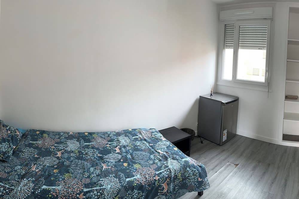 Entire apartment, Superbe Appartement Avec Toit Térasse, Idéal Pour Pour les Familles in Courcouronnes, Essonne