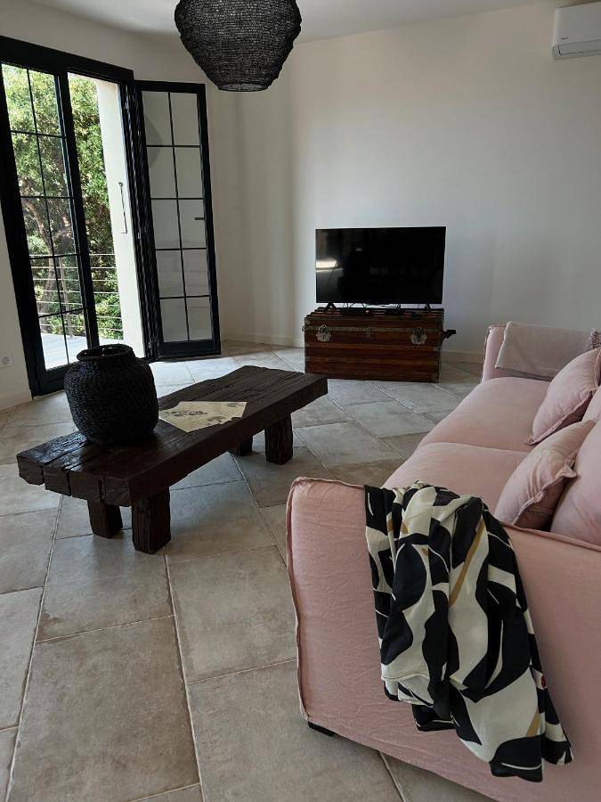 Location de vacances pour 6 personnes, avec jardin et vue ainsi que piscine et terrasse à Santa-Reparata-di-Balagna - 2