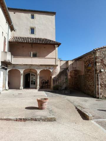 Gîte pour 5 personnes, avec terrasse, animaux acceptés à La Tour-sur-Orb