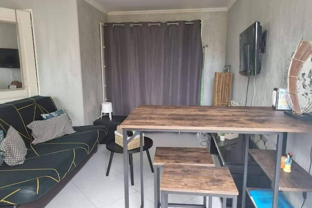 Entire apartment, Studio Entièrement Équipé Avec Jardinet in Pessac, Bordeaux region