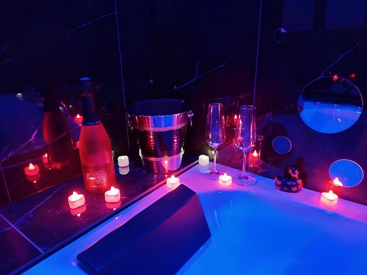 Love Room, Gîte 4 étoiles, 50 Nuances Romantiques in Bourgneuf-en-Retz, Région de Saint-Nazaire