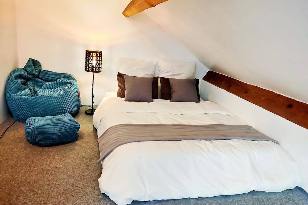 靠近巴黎戴高乐机场，国际展览中心，法国体育场，迪斯尼乐园，花园365平面，200平面别墅，可容纳14个人，五间卧室，三个浴室，花园可烤肉，大餐桌和阳伞，三个秋千 in Aulnay-sous-Bois, Sena-Saint Denis