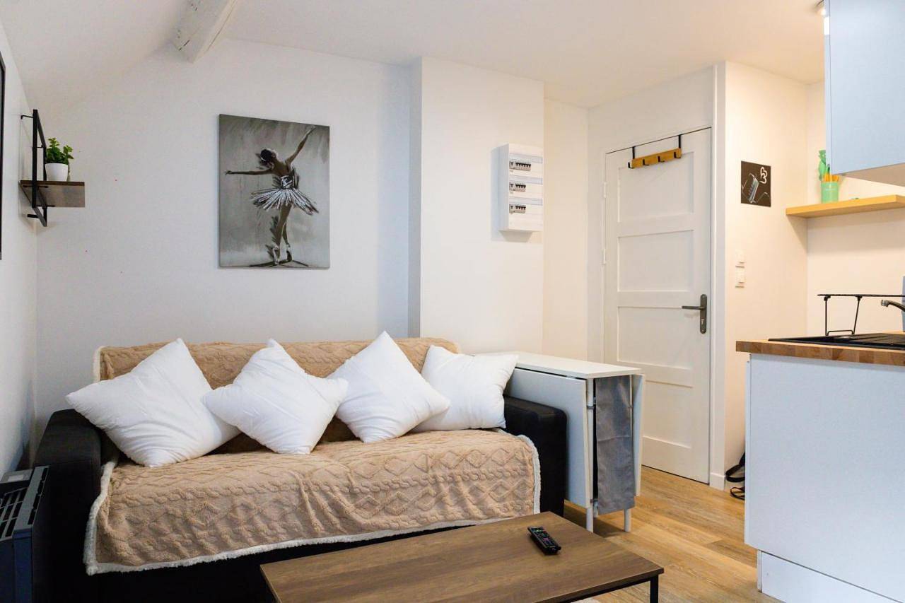 Appartement entier, One-Bedroom Apartment in Serris, Seine-et-Marne
