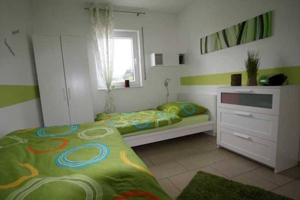 Ganze Wohnung, Ferienwohnung Am Schlummwegjenny Harnisch - Ferienwohnung in Thesenvitz, Bergen auf Rügen