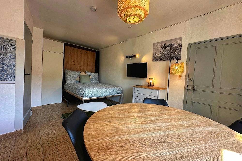 Appartement entier, Charmant studio à 200m du gardons in Remoulins, Région de Nîmes