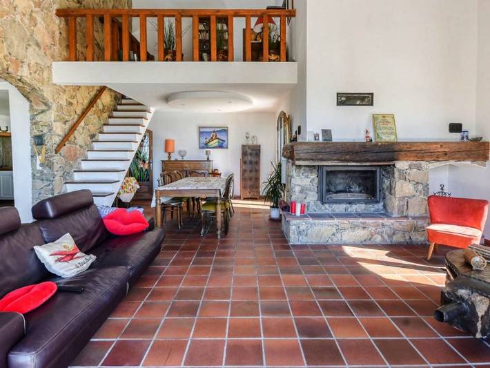 Location de vacances pour 6 personnes, avec piscine et terrasse à Solliès-Ville