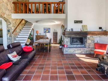 Location de vacances pour 6 personnes, avec terrasse et piscine à Solliès-Ville