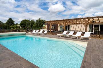 Hôtel pour 2 personnes, avec piscine et terrasse, animaux acceptés à Caen