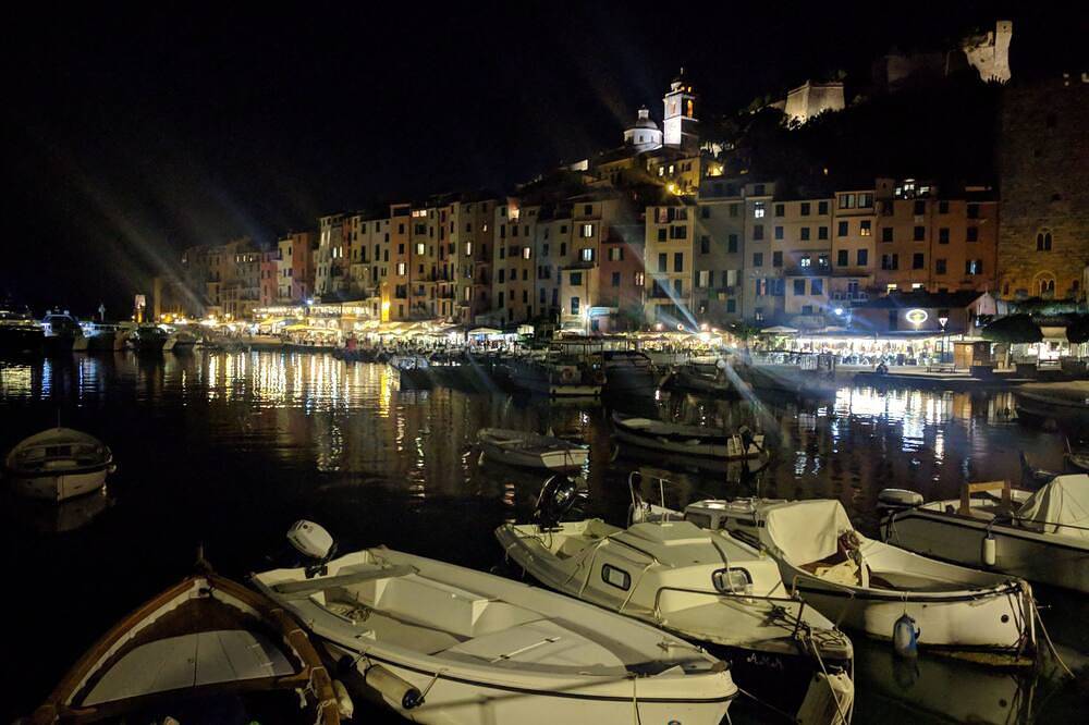 Entire apartment, Bouganville Portovenere – Beachfront – Invaluable Landing stage on the sea in Portovenere, Porto Venere Municipality