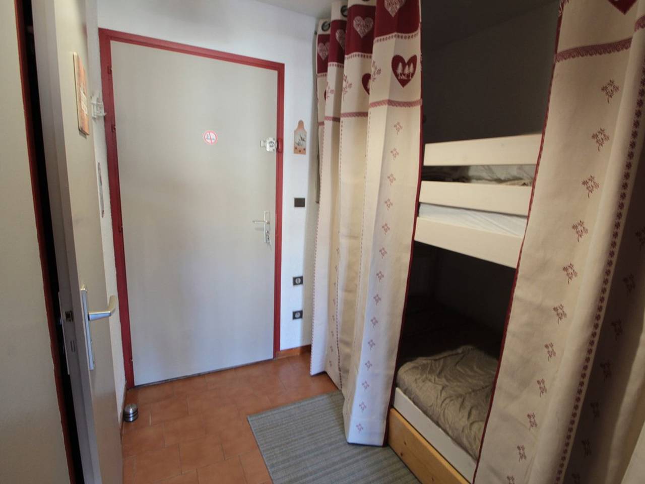 Gehele studio, Studio Central pour 4 pers. avec Balcon, Parking et Accès Facile aux Pistes in Les Carroz, Arâches-la-Frasse