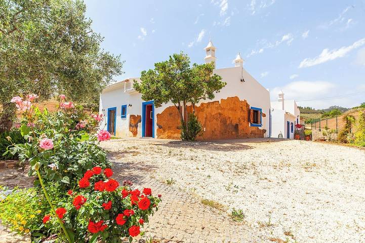 Location de vacances pour 14 personnes, avec jardin et terrasse dans Marmelete