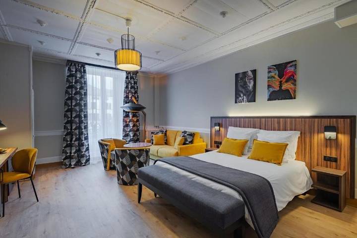 Hôtel pour 3 personnes, avec Terrasse et Jardin à Contrexéville