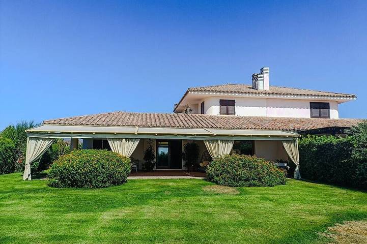 Villa pour 6 personnes, avec balcon et jardin à Nora