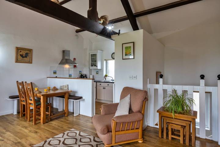 Villa with pool for 5 people, with Garden in England
