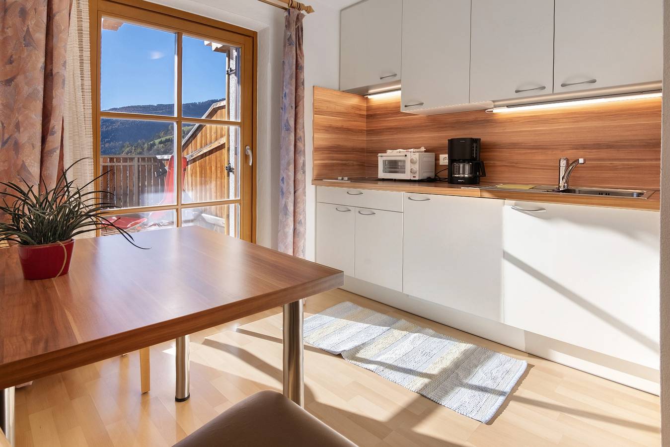 Ganze Wohnung, Ferienwohnung 'Haus Peer A 2' mit Bergblick, privater Terrasse und Wi-Fi in Burgeis, Mals