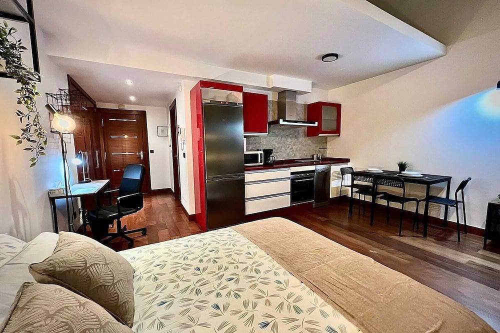 Entire apartment, Central Suites Arenal in Vigo, Rías Baixas