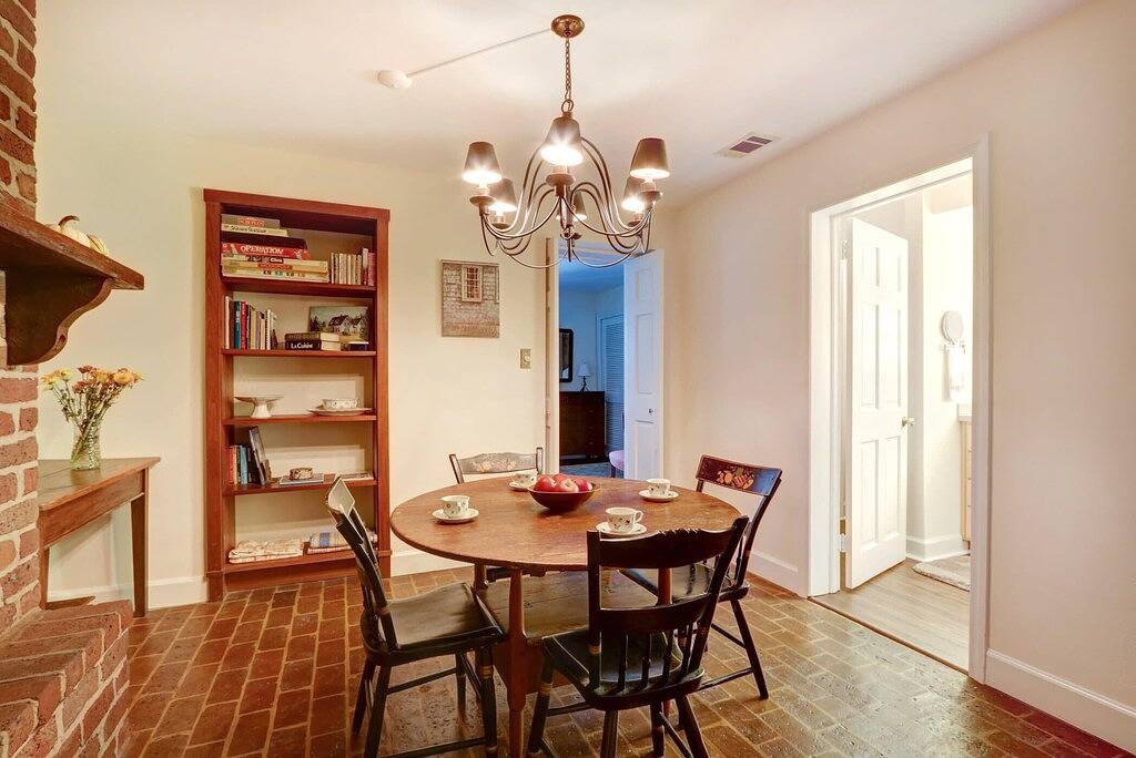 Ganze Wohnung, Charming 1800s Garden Apt. | Dog Friendly + Garage in Savannah, Chatham County