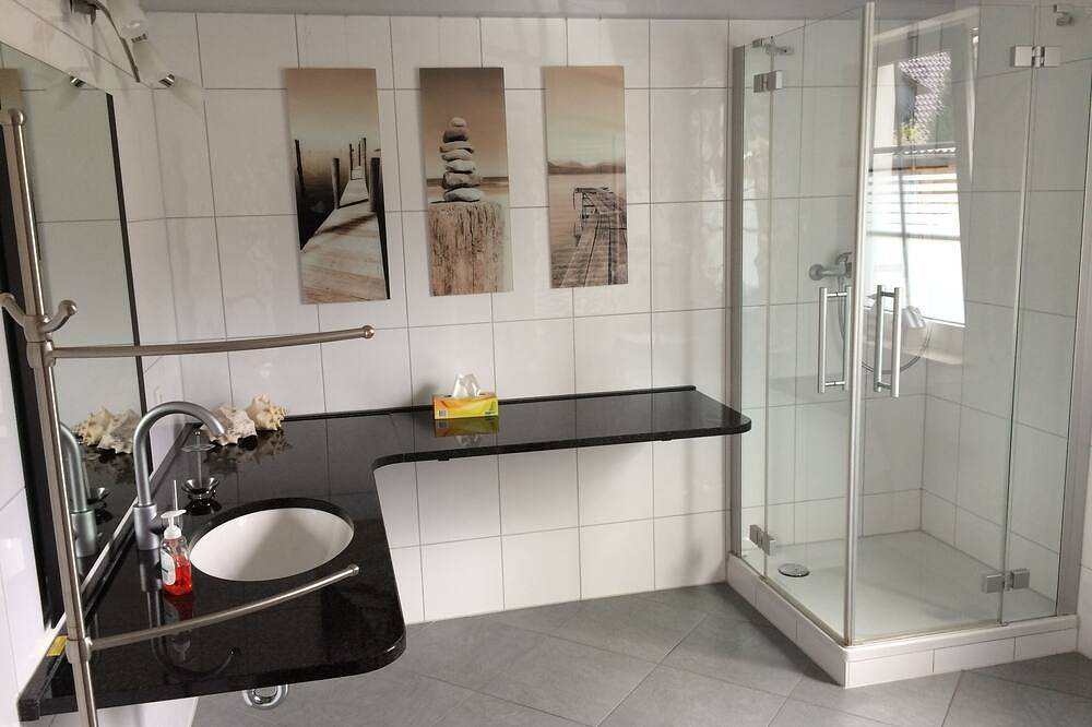 Ferienhaus am Fleesensee mit Sauna, Kaminofen und Terrasse in Silz in Silz, Fleesensee